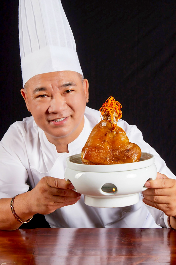 Vua đầu bếp Phạm Tuấn Hải - người sáng tạo menu độc quyền tại nhà hàng 2 Phệ